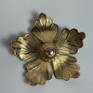 Brooch Vintage Gold Tone Detailed Flower Signed Giovanni